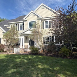 Revitalizing House Wash in Bedford, NH 2